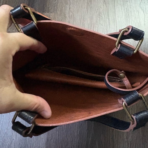 G.H. Bass & Co. Small Purse – Black & Brown – Great Condition - Picture 4 of 6